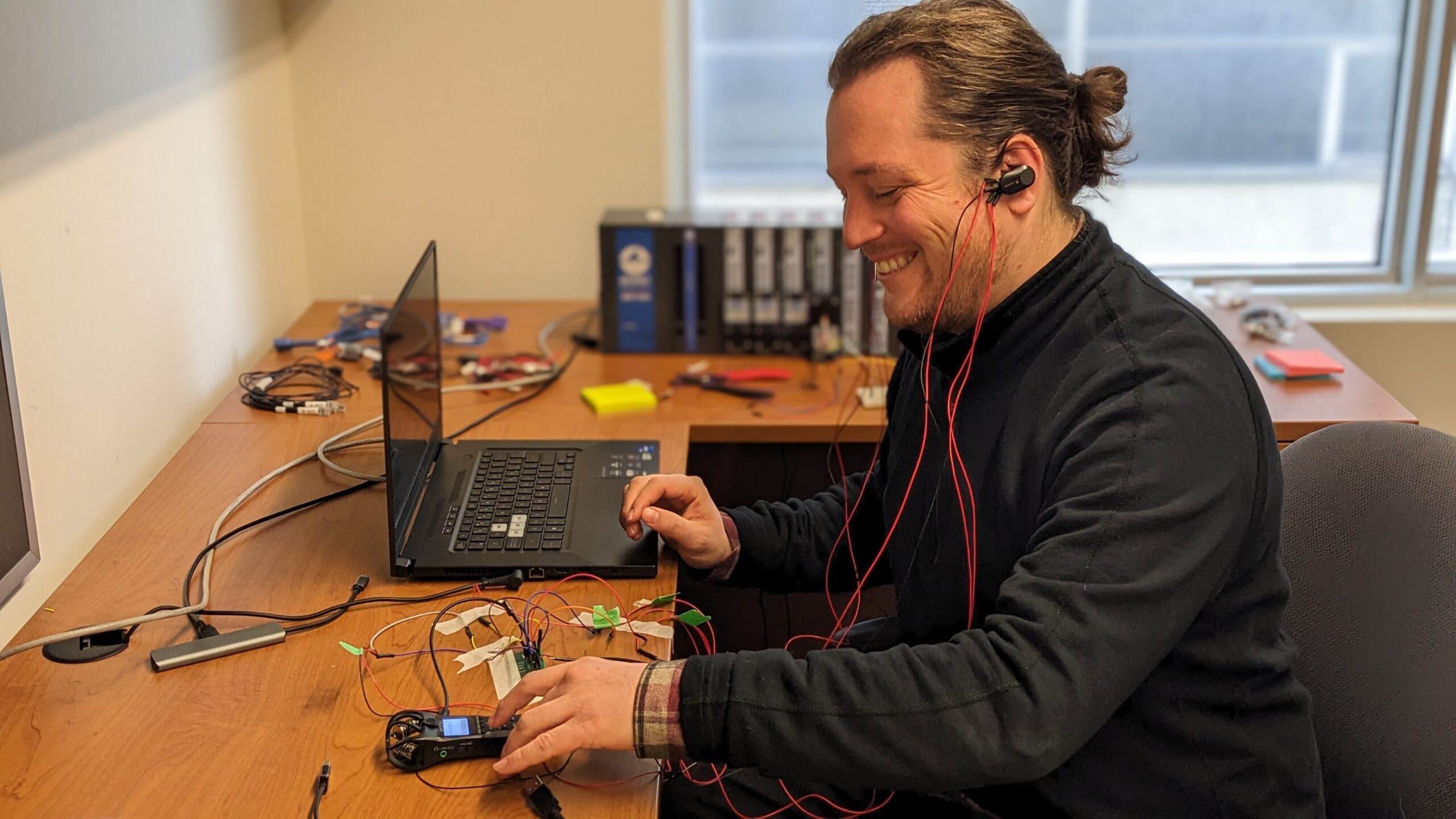 Ken Christofferson, Doctoral Trainee under Alex Mariakakis' supervision, collecting physiological data from earbuds for blood pressure monitoring purposes.